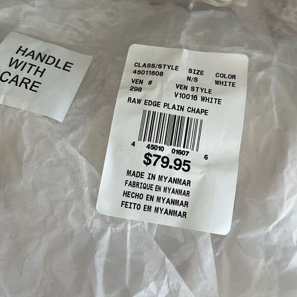 David’s Bridal • Raw hem chapel length white veil - Picture 7 of 8